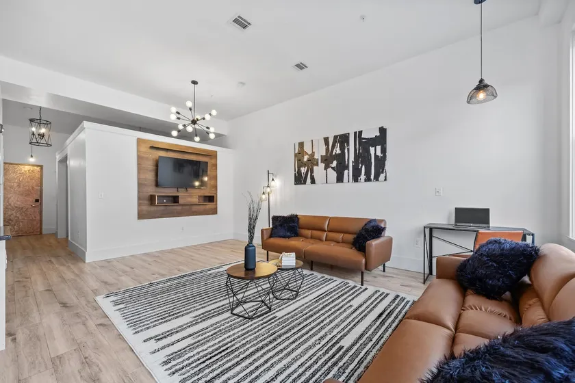 Lux Stay Near NYC - Patio, Gym & Free Parking - Image 1