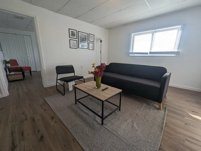 2 Bed/1 Bath - Renovated/Central- Apt 2 - Image 1