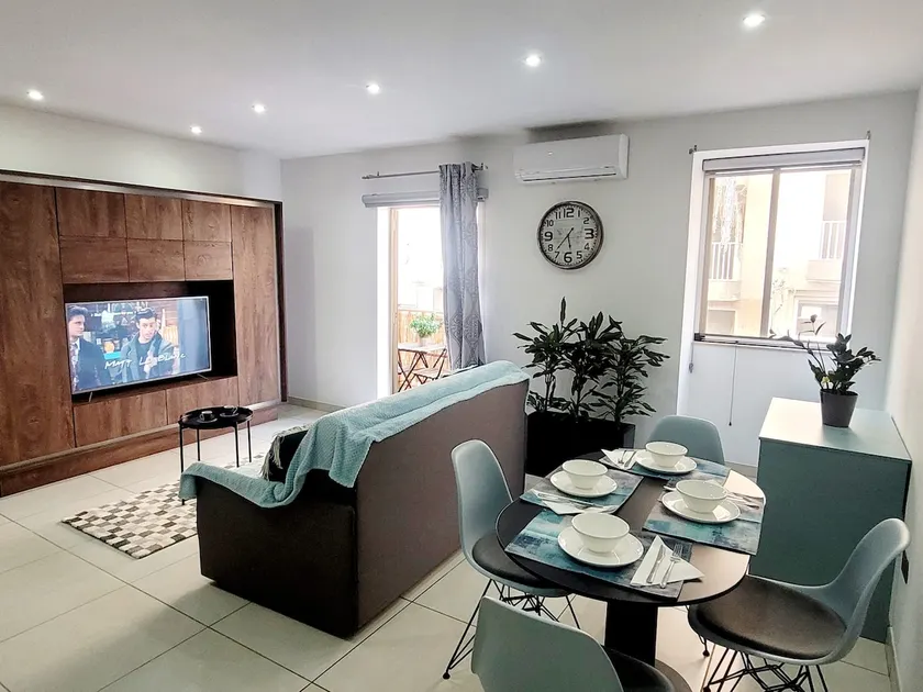 New&Cosy Apartment with Balcony - Image 1