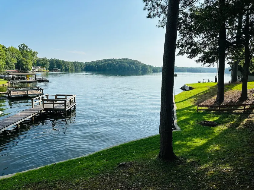 Lake Cottage - Image 1