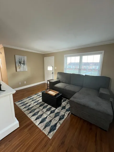 Cozy 2 Bedroom (Unit 5) - Image 1
