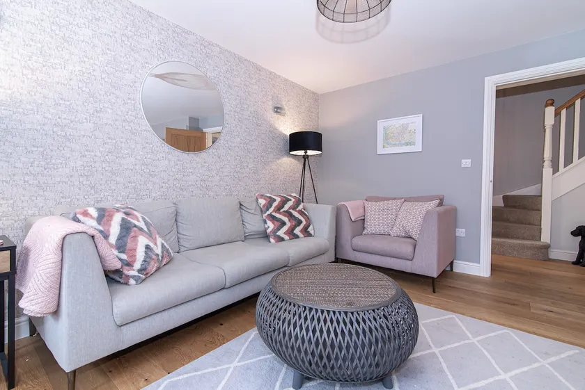 Elegant Ludlow Haven: 4Bed Ultimate Tranquility - Image 1