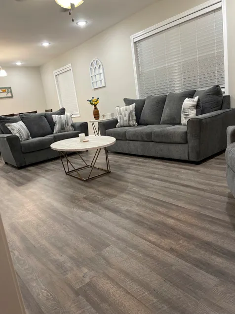 King|Smart TV's|Deck|Near MSU - Image 1