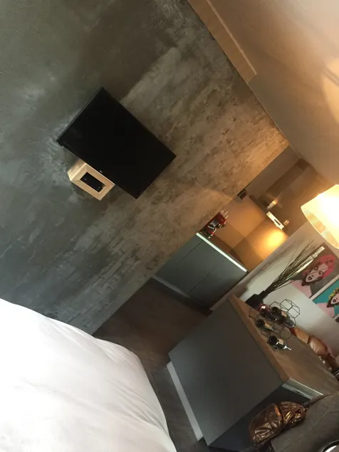 Loft-style apartment - Image 1