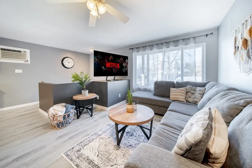 Cozy 2-BR, 2-Bath House. Near Polo Park&Airport - Image 1