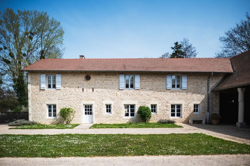 Large guest house - Image 1