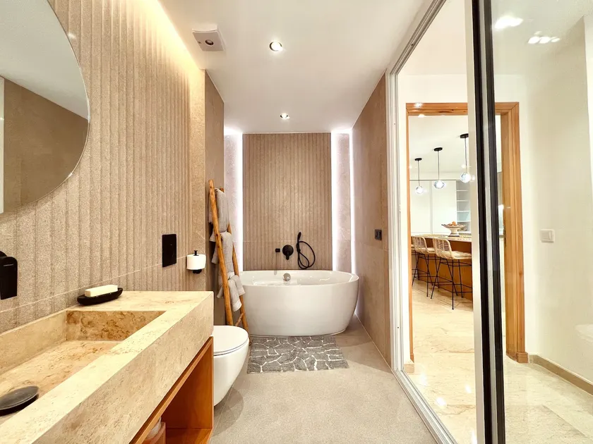 Urban elegance in the heart of the city - Image 1