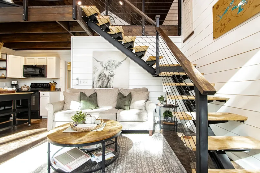 Luxury Lakefront Cabin - Image 1