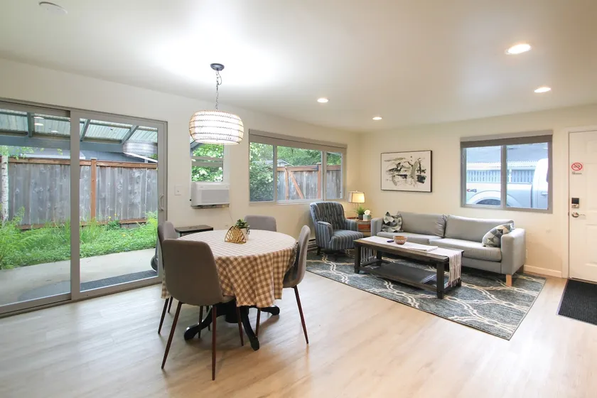 Fully renovated home on Front St @ Issaquah - Image 1