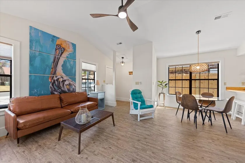Pelican: Pet friendly. Clean, Quiet, Comfortable. - Image 1