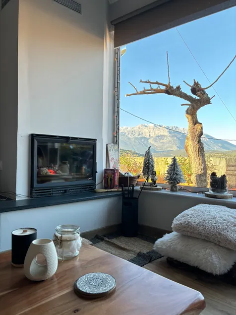 Hillside Guesthouse - Image 1
