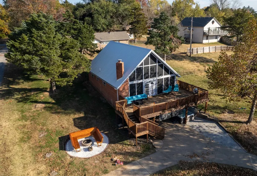 Great lake views, luxury hot tub - Image 1