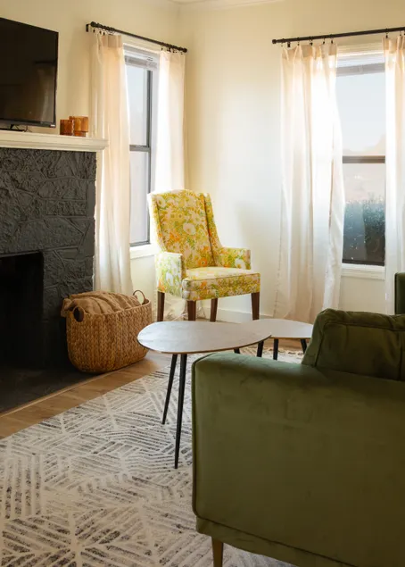 Cozy Crosbie House in the Heart of Downtown - Image 1