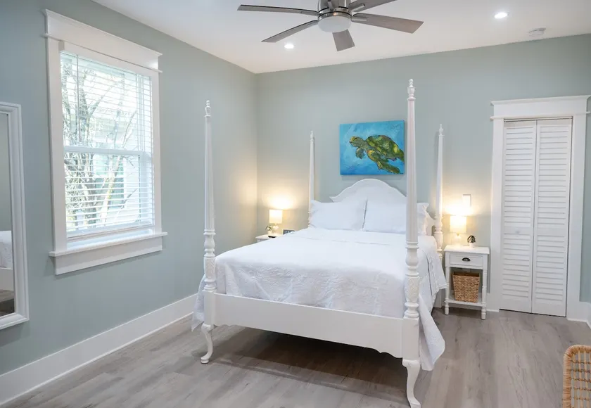 Sea Turtle Studio (Very Walkable + Free Parking) - Image 1