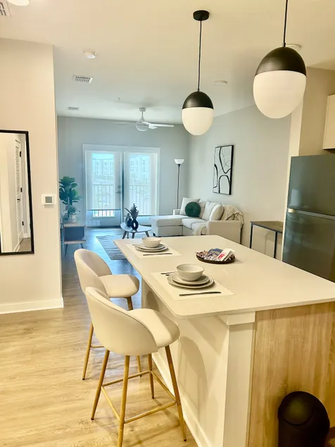 Cozy Modern 1 Bedroom Apartment - Image 1