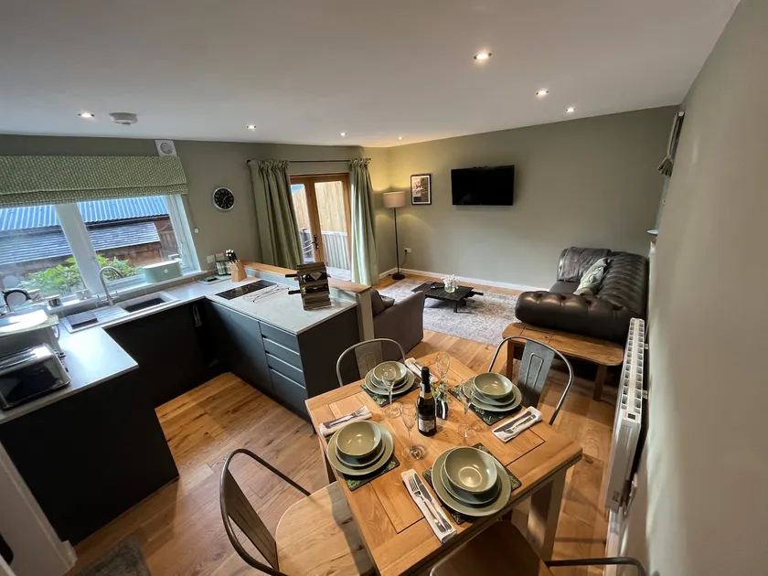 Cosy Modern Flat with Great Networking - Image 1