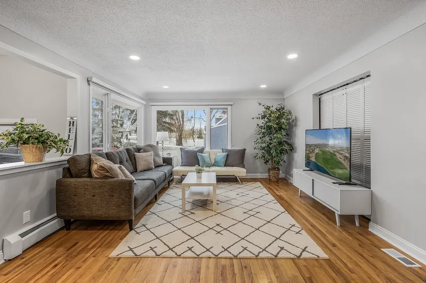 Comfy Home- 4 BR near Lake Vadnais Heights - Image 1