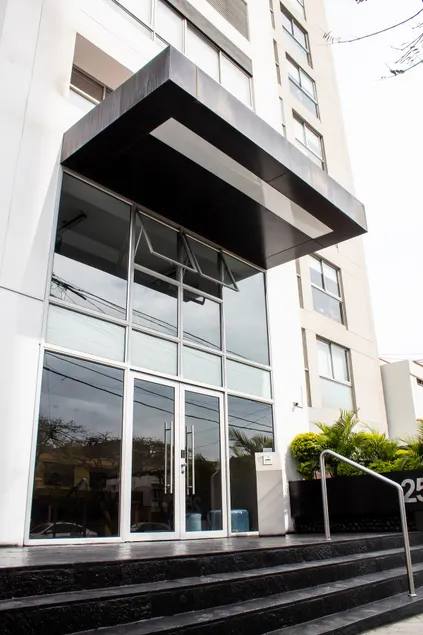Elegant, exclusive, 3 bedrooms with the best view. - Image 1