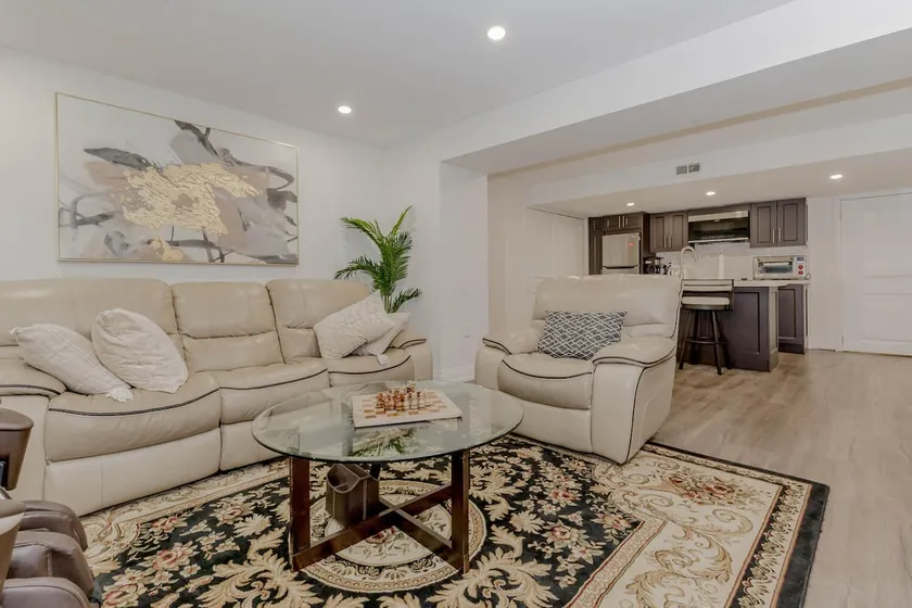 Luxury Basement Apartment in Oakville Monthly stays only - Image 1
