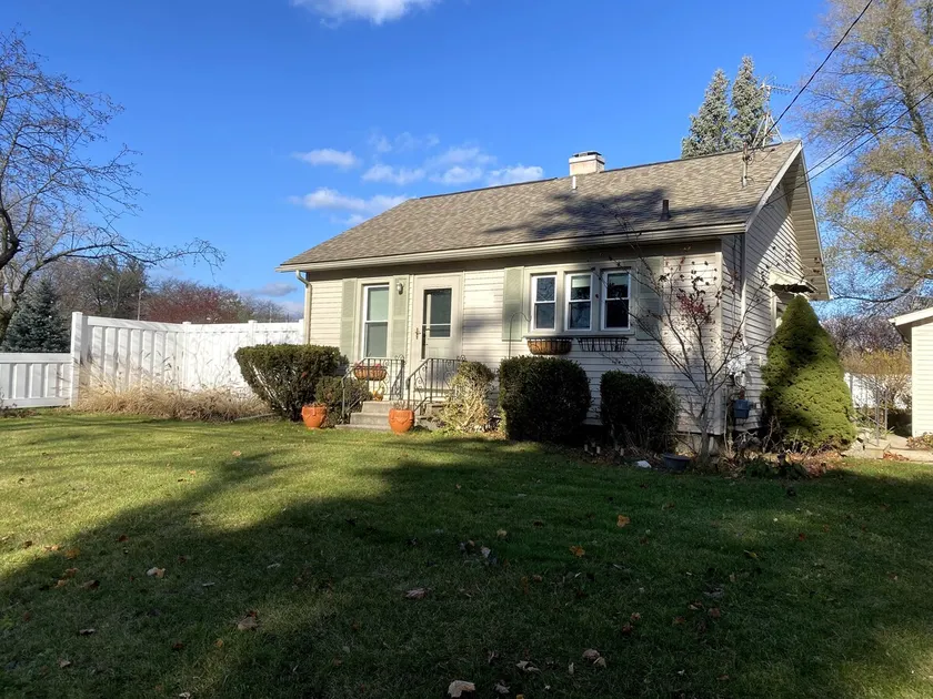 1 bd Bungalow by the Midland Mall - Image 1