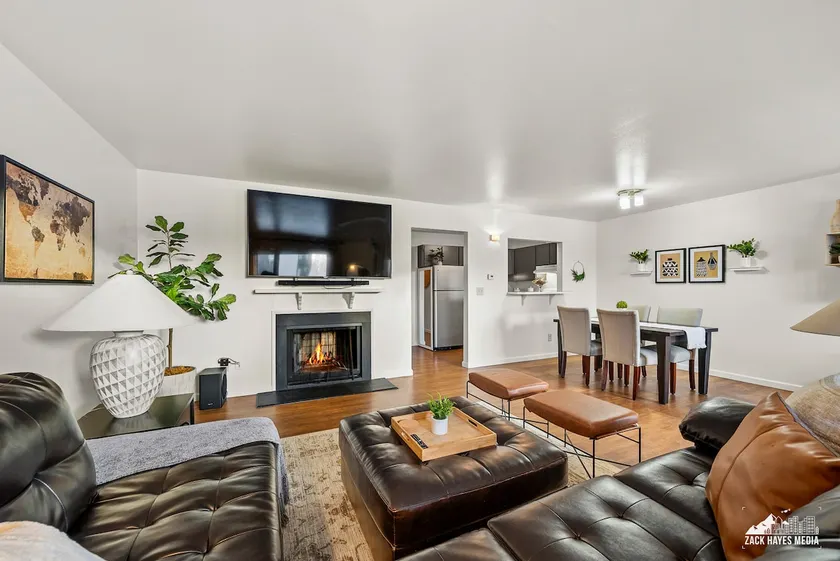 Cute and Cozy Downtown Apartment (2) - Image 1