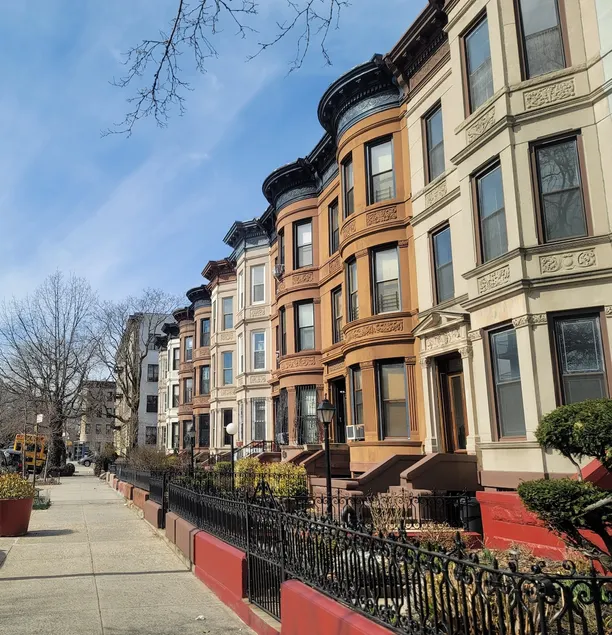 Private 2 Bedroom in Historic Brooklyn Townhouse - Image 1