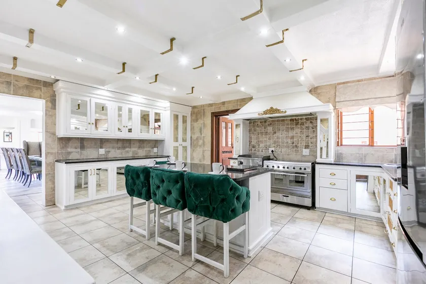 Bishop's Manor Luxurious Retreat - Image 1