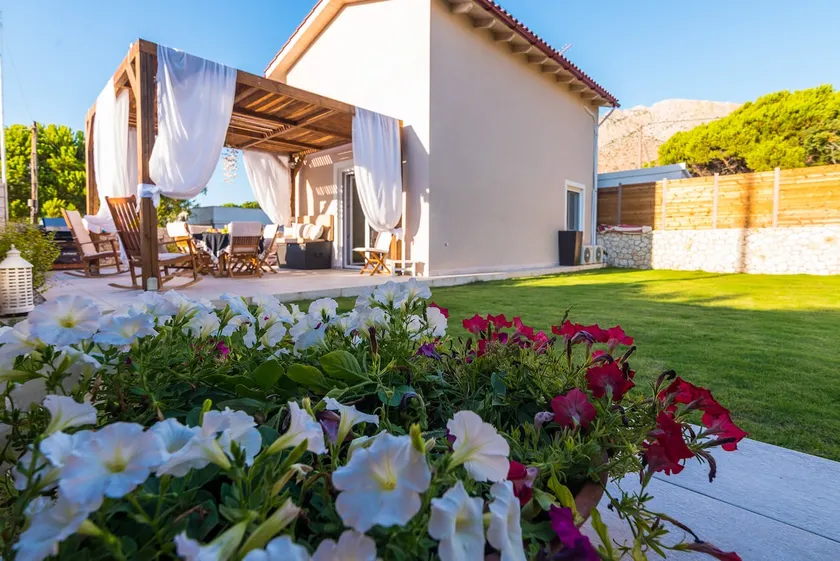 Stavros Beach Garden Villa - Image 1