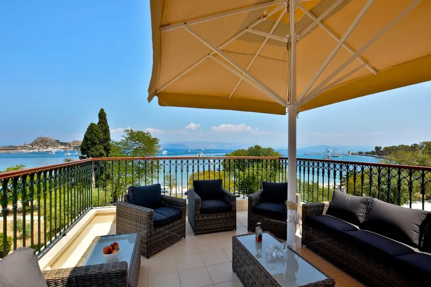 Luxury Bay View - Image 1
