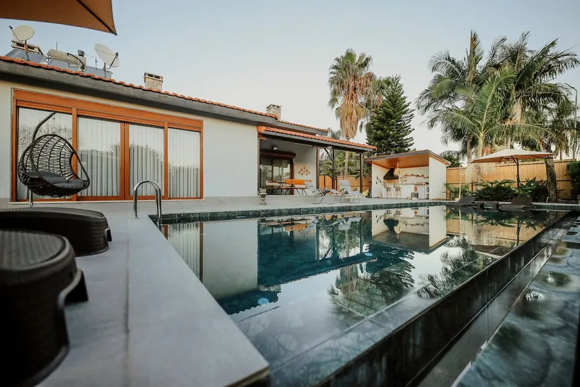 Villa Queen Palm - Image 1