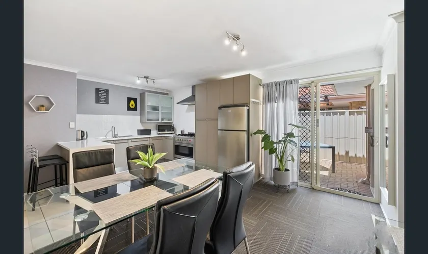 Lovely modern unit close to park, river and Curtin - Image 1