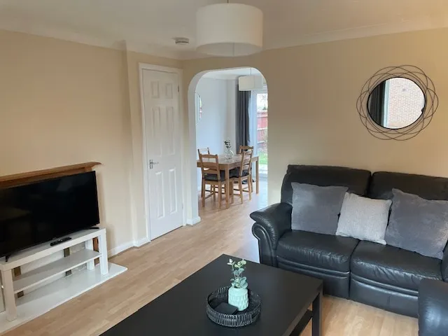 3 bedroom entire house in Didcot - Image 1