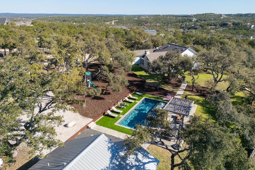 Hill Country Oasis: Home Theater/Pickleball 1.5 ac - Image 1