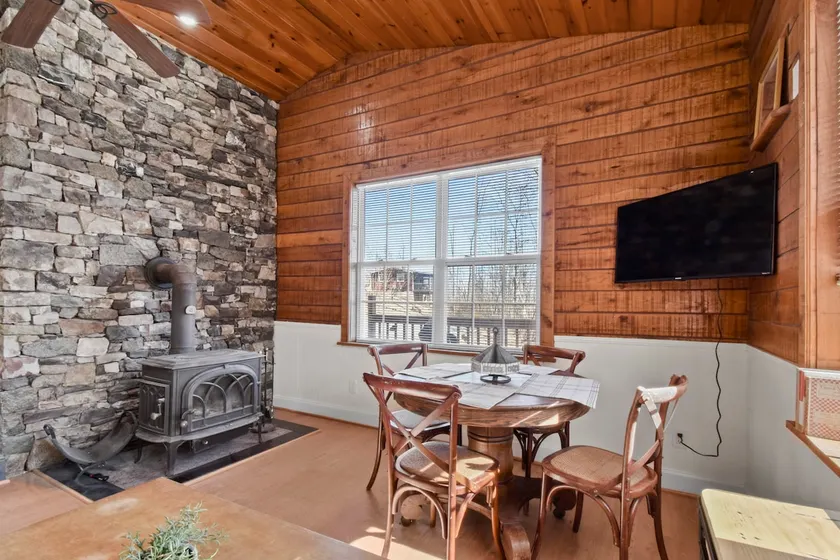 Cozy Mountain Cabin - Image 1