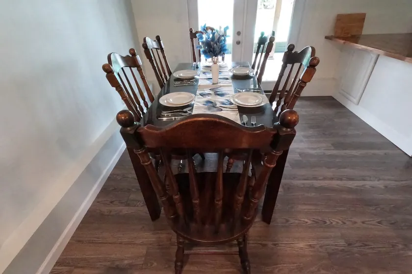 2BR Private Suite w/ Parking, 30 mins to Vancouver - Image 1