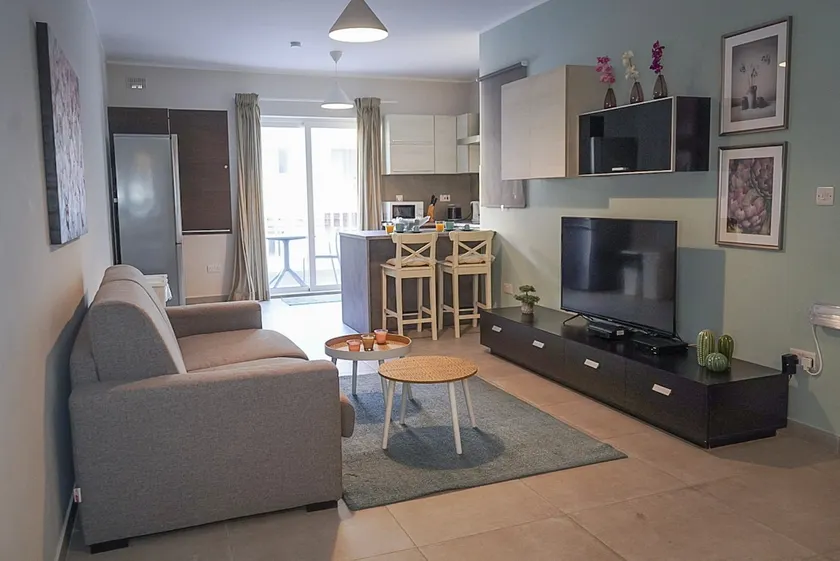 Convenient Central 3BR Apt Near Bus Terminus - Image 1