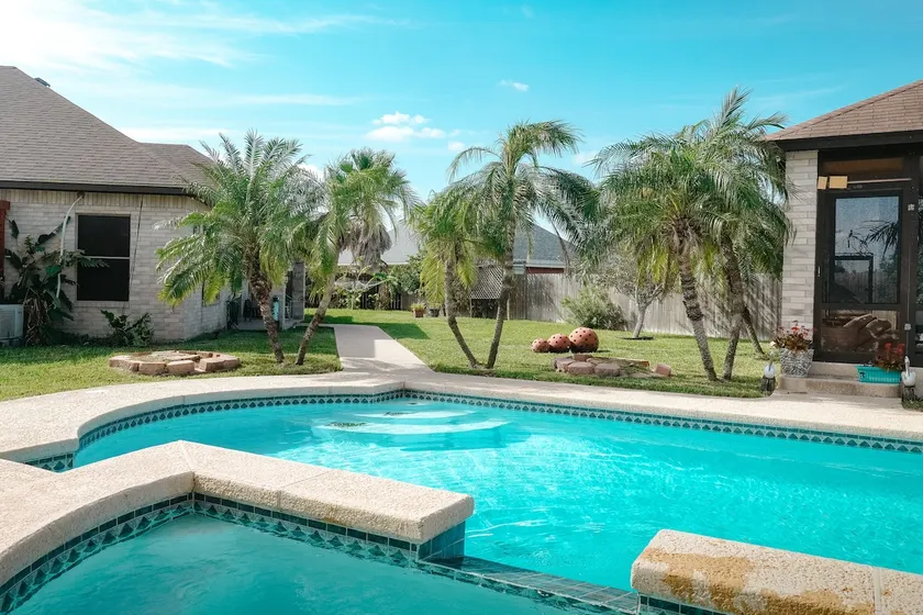 House with swimming pool and palapa - Image 1
