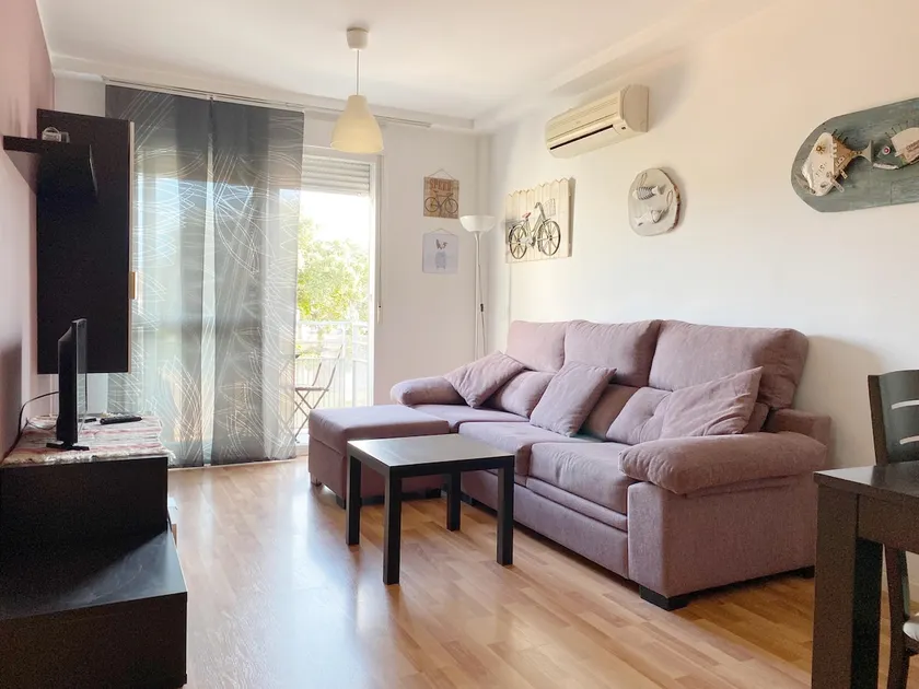 2 bedroom apartment and parking - Image 1