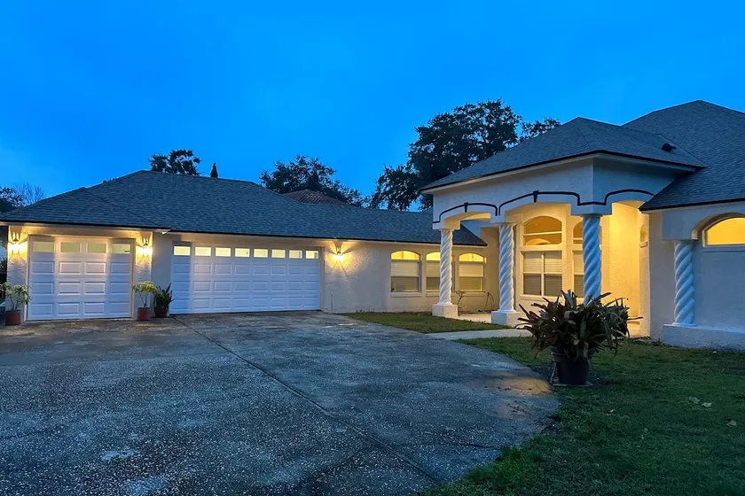 Large Luxury Home in Windermere | 4BR | Sleeps 20 - Image 1