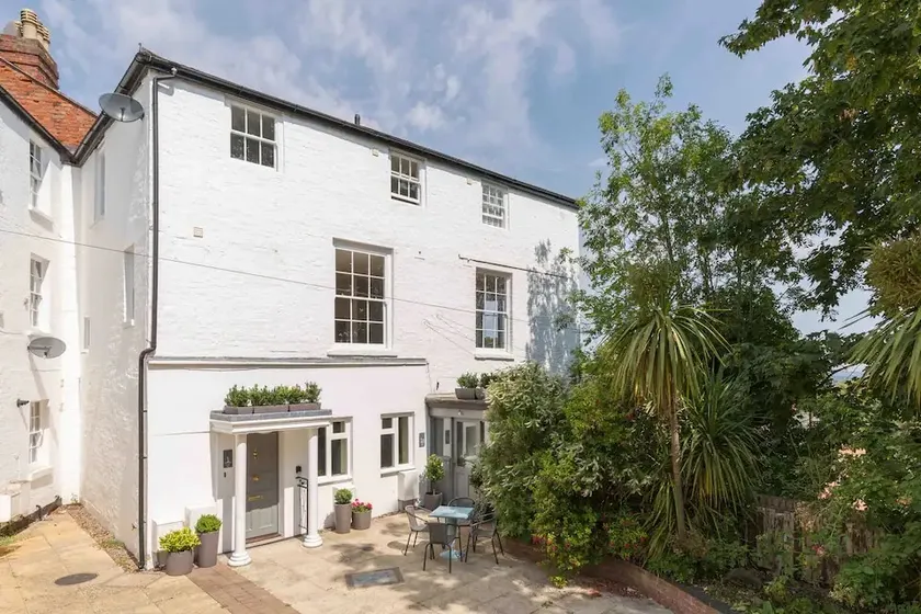 Fabulous ground floor apartment. - Image 1