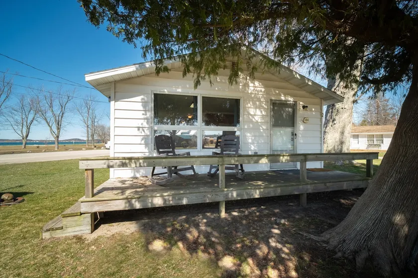 Charming Cottage in Onekama, MI - Image 1