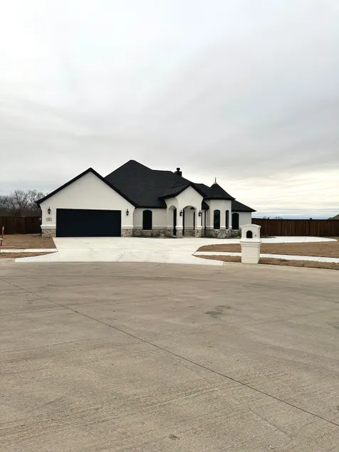 Home in Waxahachie - Image 1