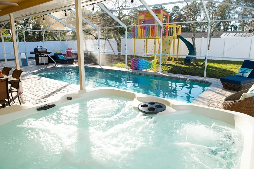 TreeHouse, Swings, HotTub, HeatedPool, ClearSpring - Image 1