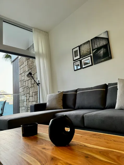 Seaside Bliss 1-Bed Apt - Image 1