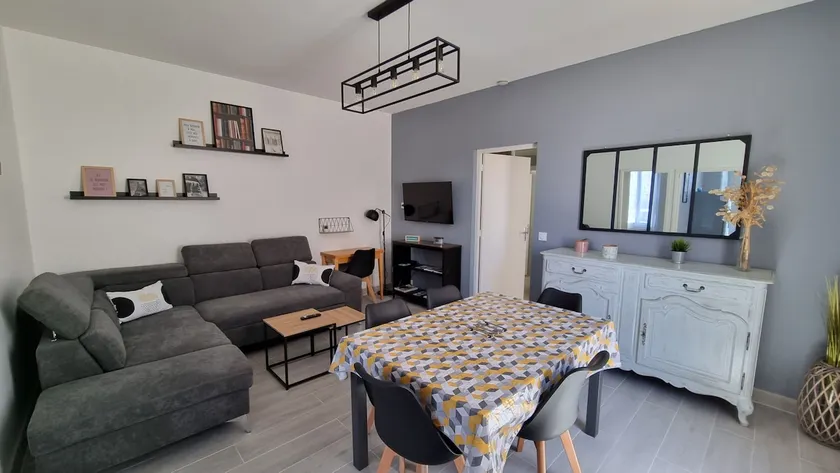 House with garden – 500 m from beach - Image 1