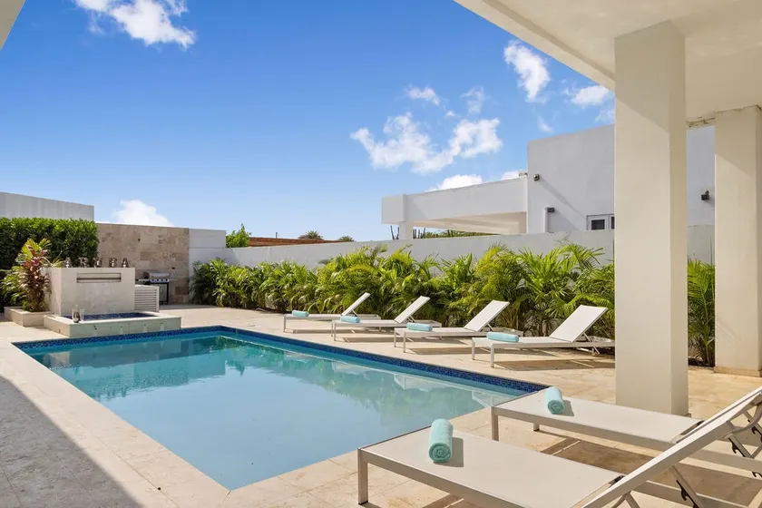 Grand Modern Villa 6-bedroom! Brand New! Heated Jacuzzi! - Image 1