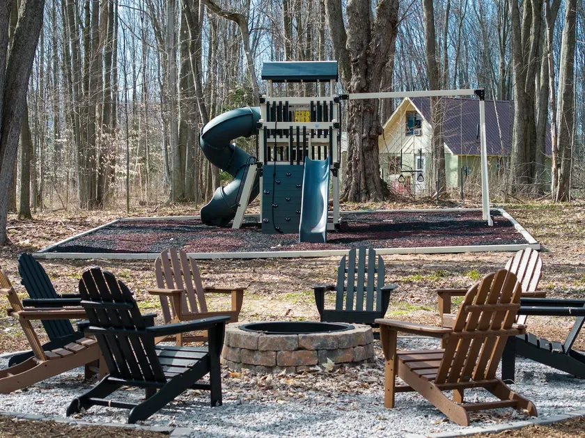 4BR w/ Sauna, Playground, Gameroom - secs to Boyne - Image 1