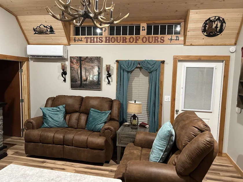 Karen's Kabins - Image 1