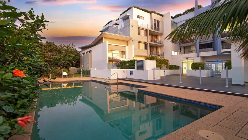 Ettalong Beach - Poolside Luxury - Image 1