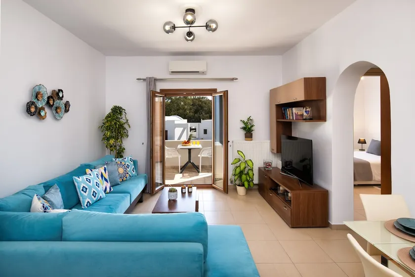 Spacious 2-Βedroom-Suite (Pool & private Jacuzzi) - Image 1